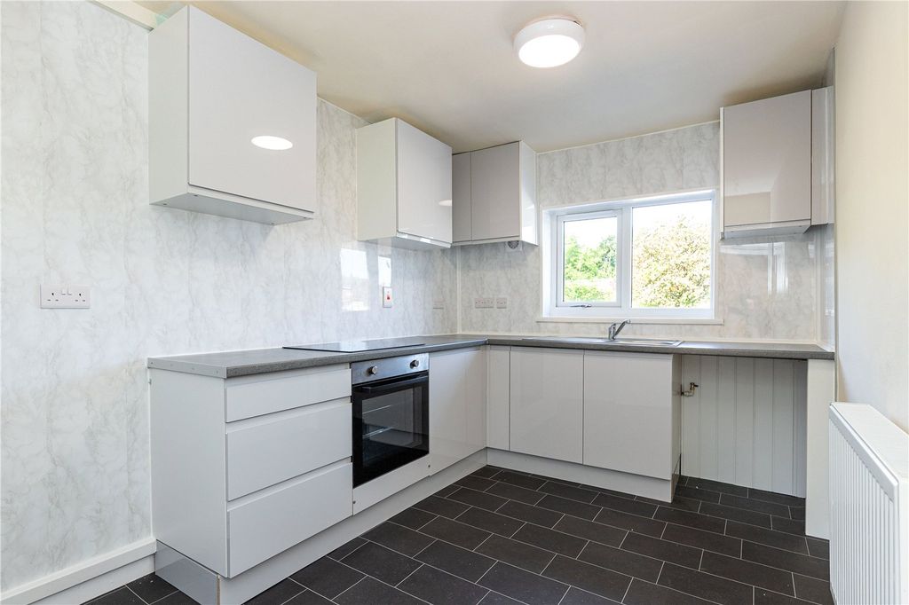 Property photo 1 of 9 Kitchen