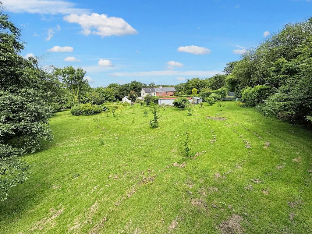 Property photo 2 of 31