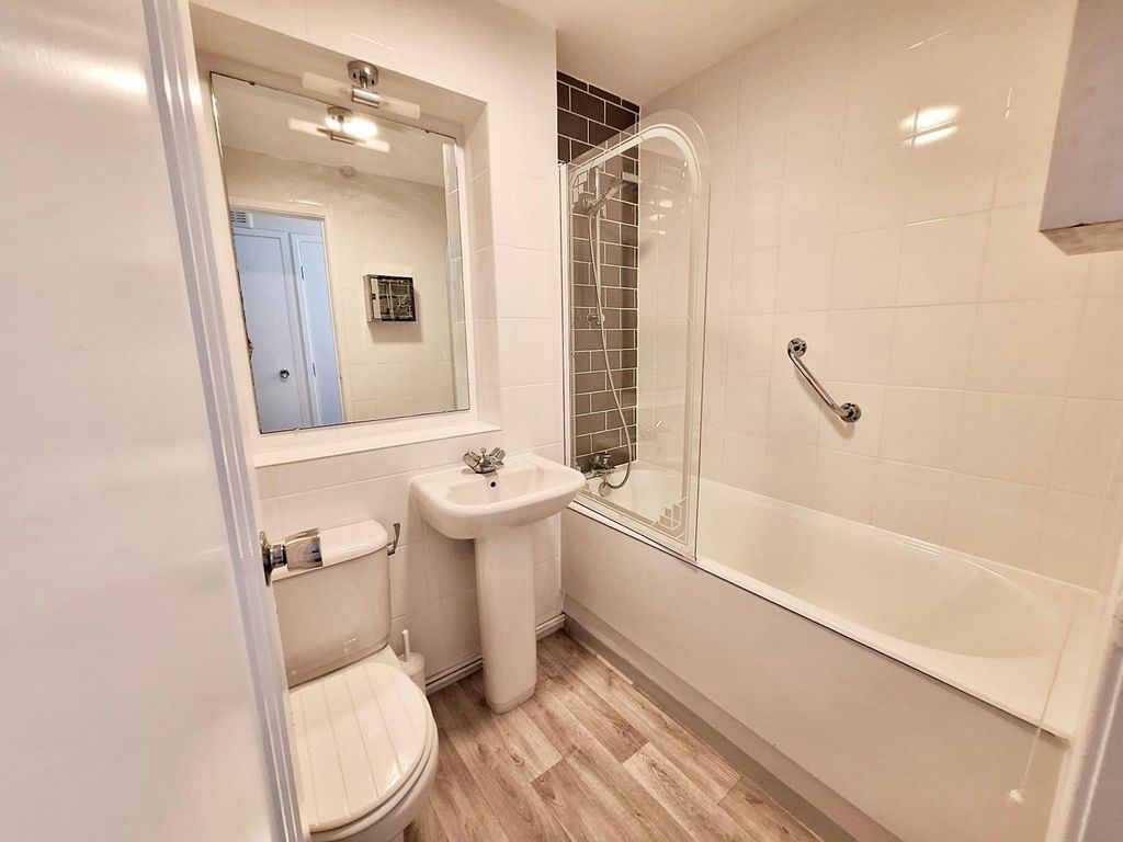 Property photo 2 of 6