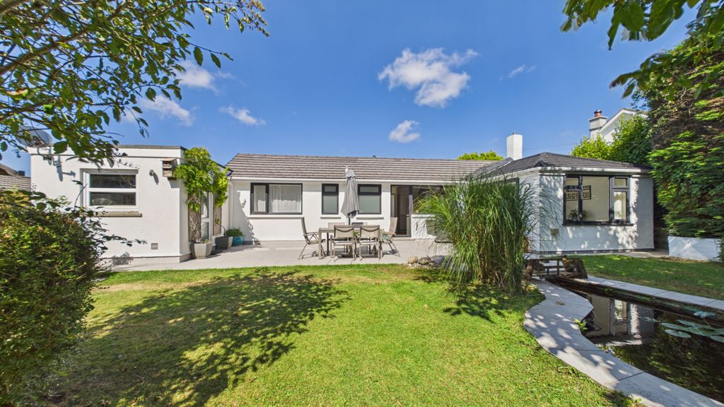 Property photo 1 of 18 3 Bedroom Bungalow For Sale