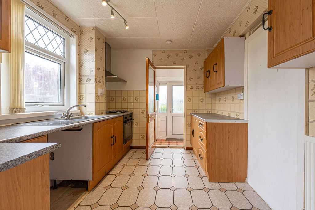 Property photo 2 of 38