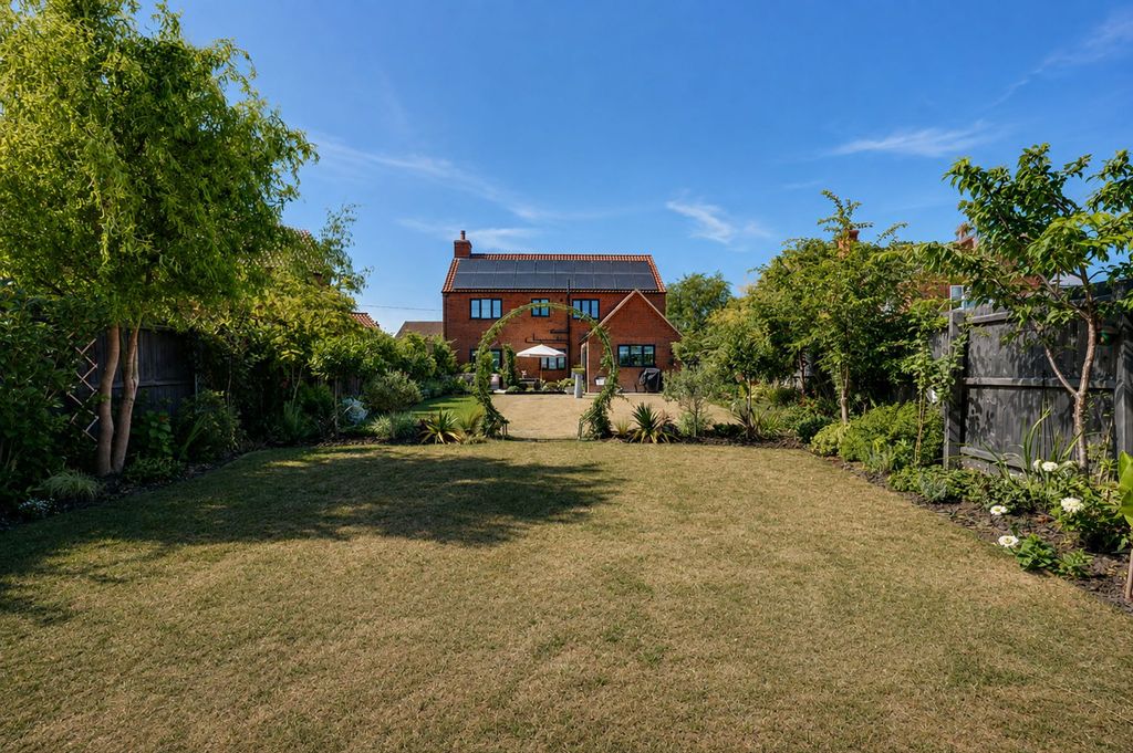 Property photo 2 of 34