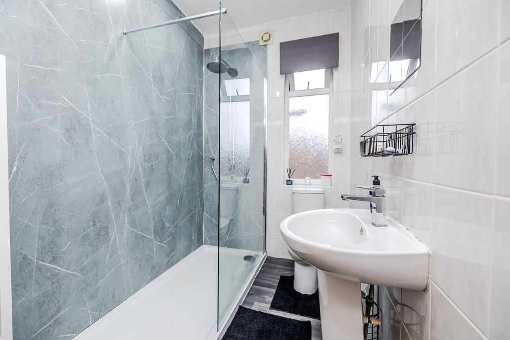 Property photo 3 of 16 C.48Bentonroadne77Du-12