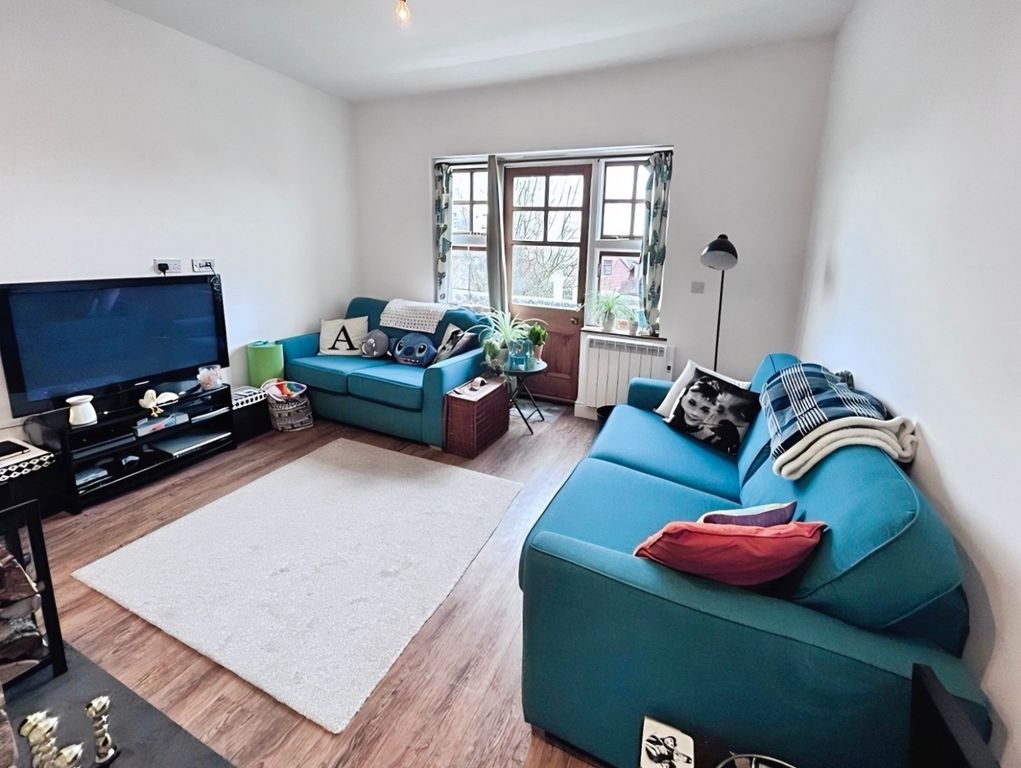 Property photo 1 of 8 Pbox-Img.Jpg