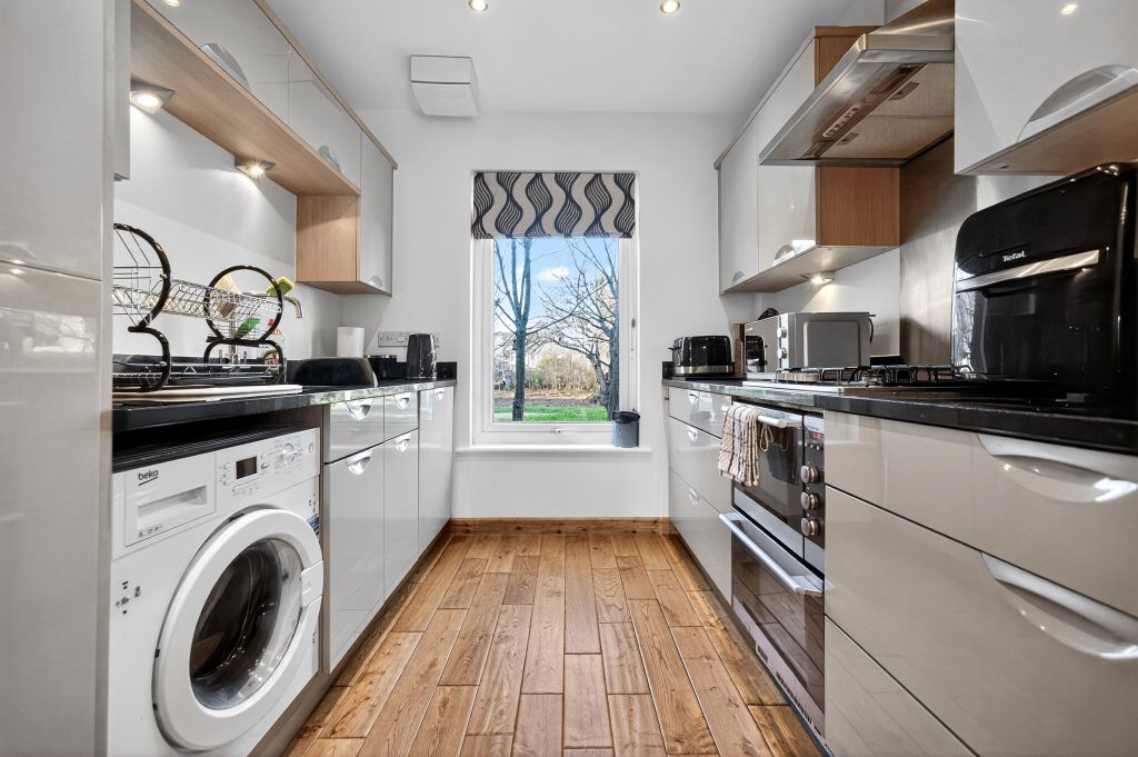 Property photo 2 of 18 Kitchen