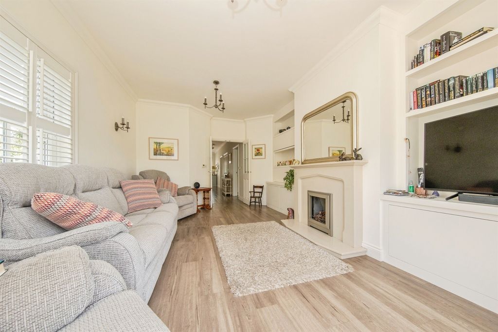 Property photo 2 of 17