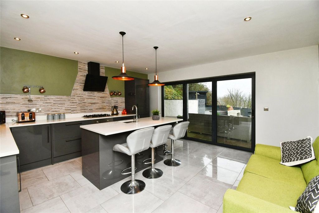 Property photo 3 of 18 Picture No. 06