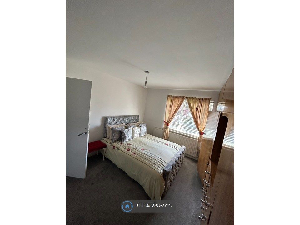 Property photo 1 of 7 Bedroom 2