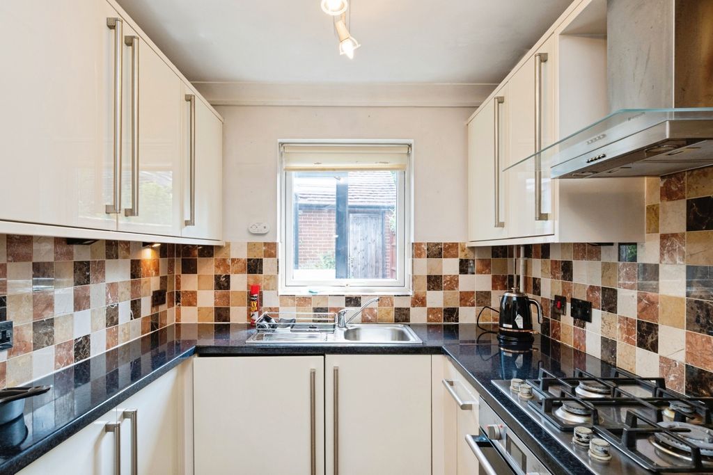 Property photo 3 of 17 Kitchen
