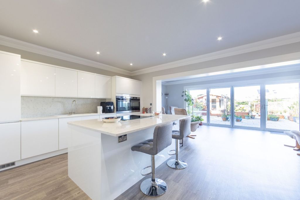 Property photo 2 of 16 Picture 2