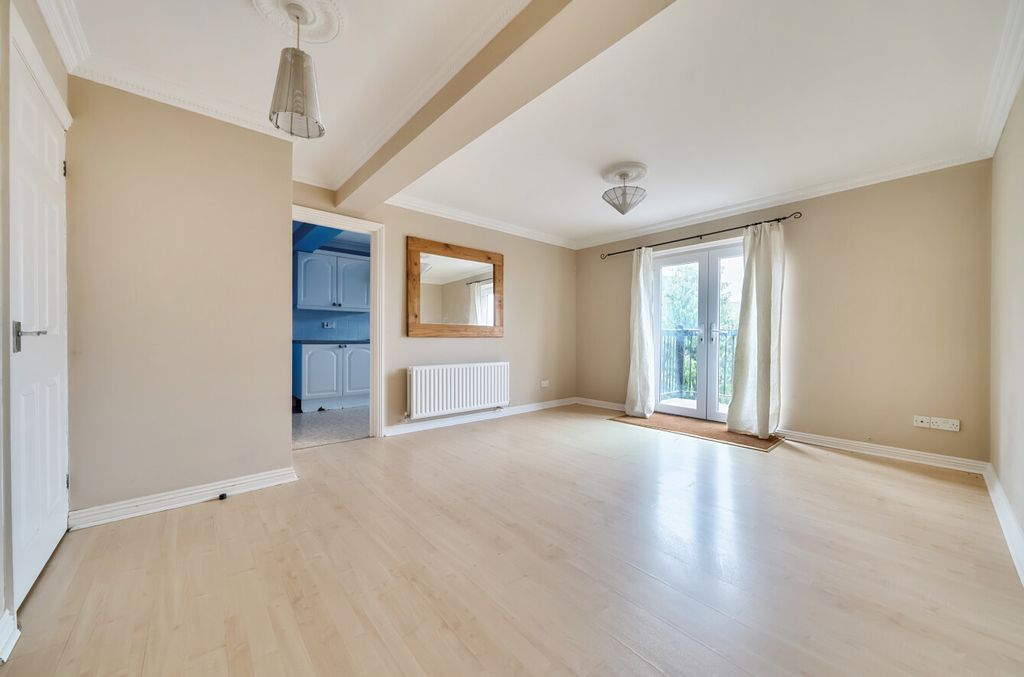 Property photo 3 of 12 1336871-9-6894Cf9...