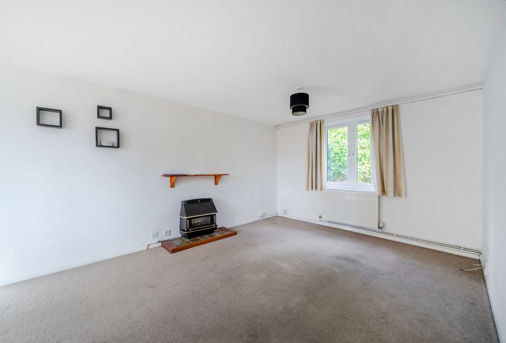 Property photo 2 of 14 1329355-14-687Df6...