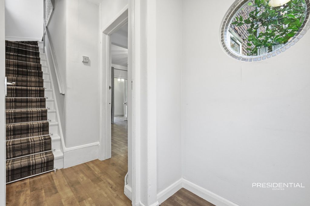 Property photo 2 of 26