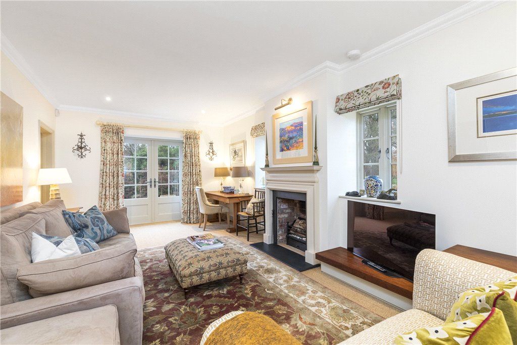 Property photo 2 of 26 Sitting Room