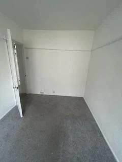 Property photo 1 of 6 Dickensons Lane Se25
