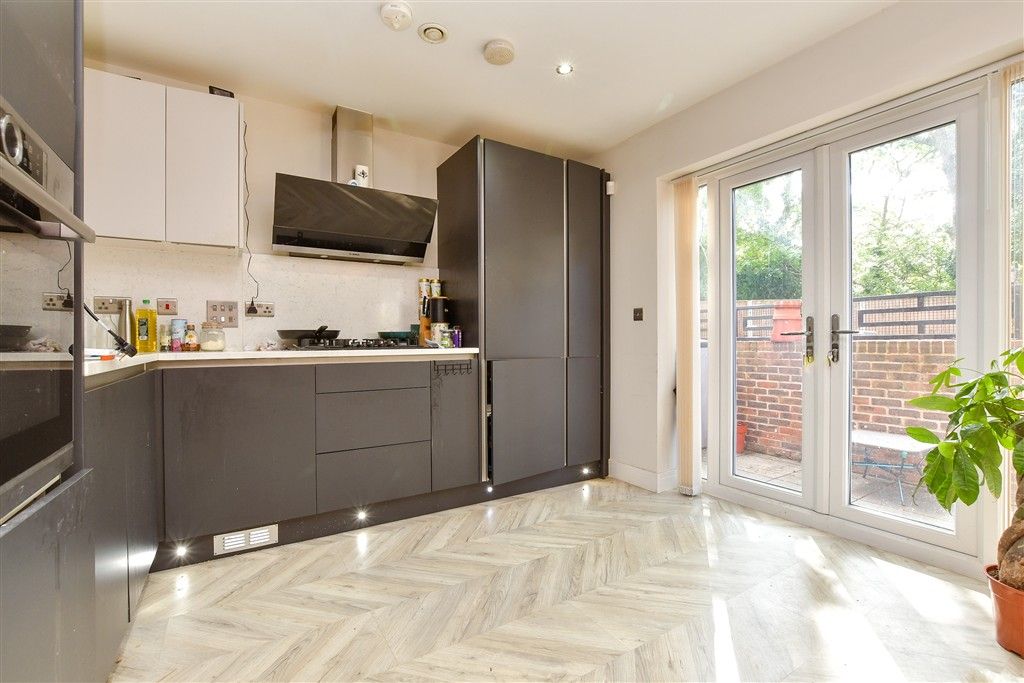 Property photo 1 of 14 Kitchen / Lounge / Diner