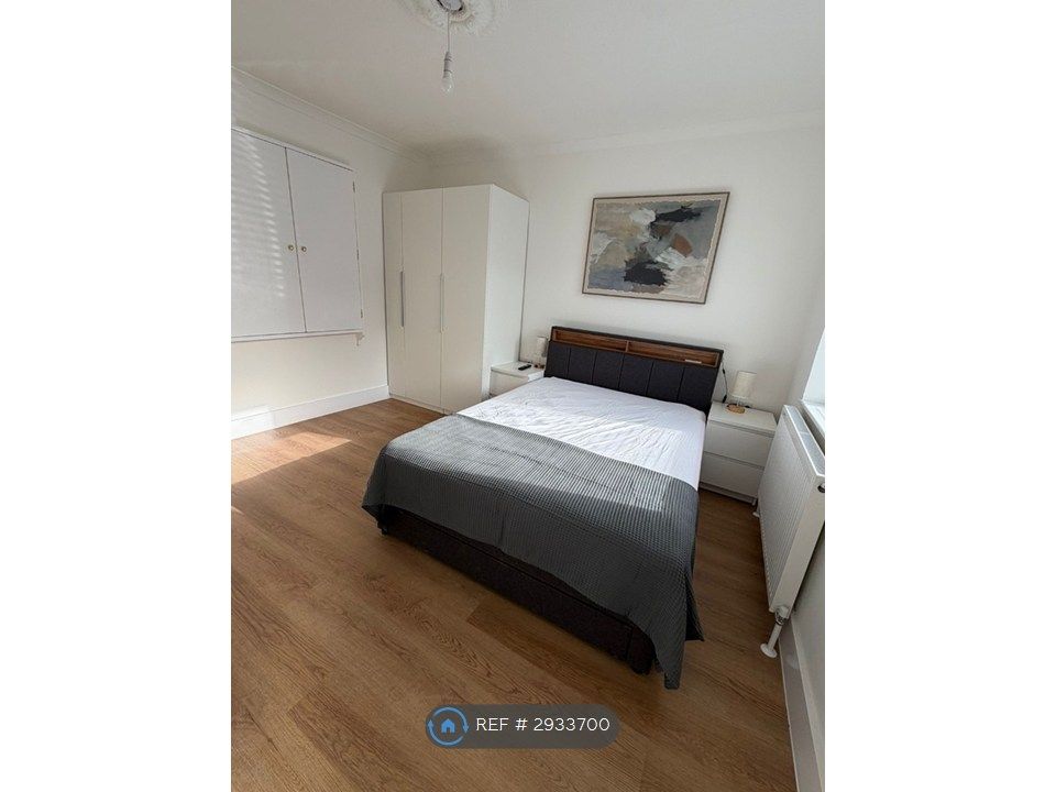 Property photo 3 of 15 Room 2