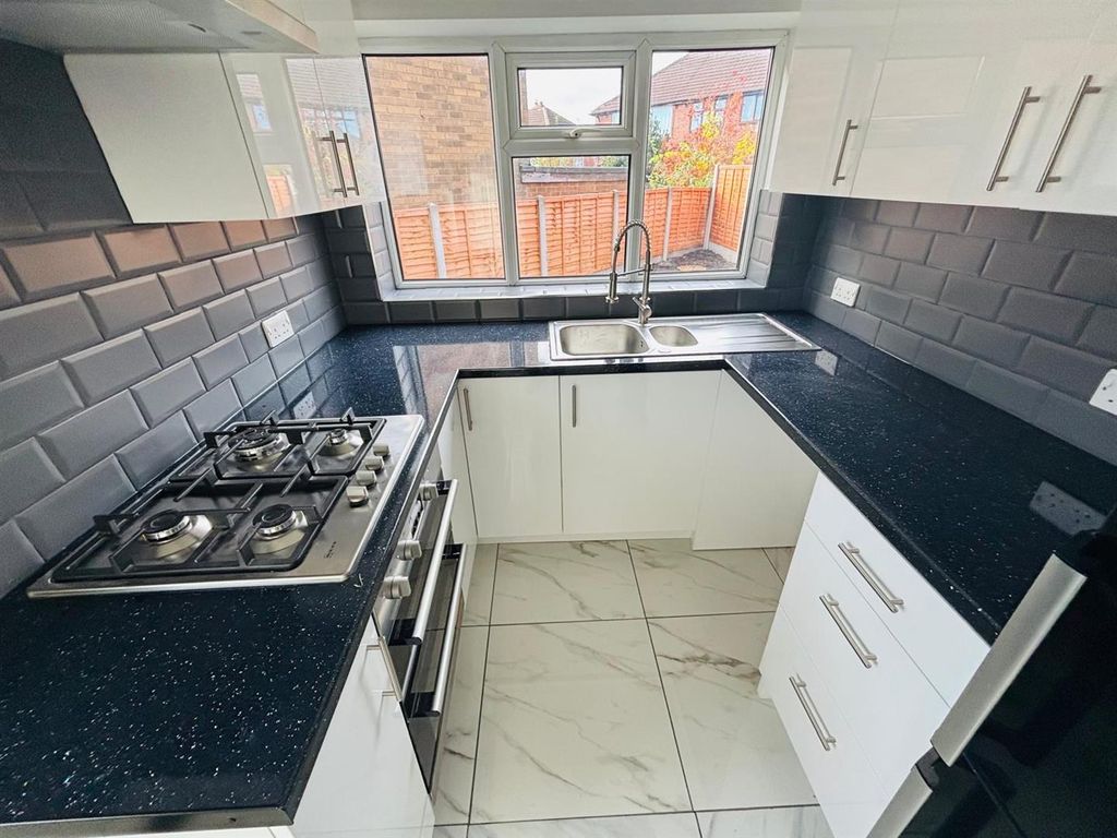 Property photo 3 of 15 Fitted Kitchen: