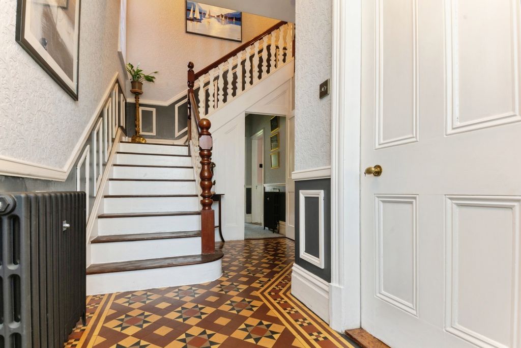 Property photo 2 of 22 Hallway