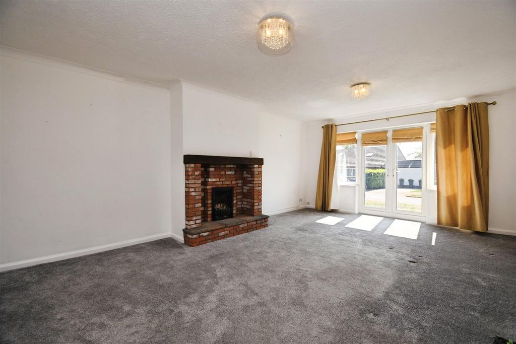 Property photo 2 of 14 Lounge
