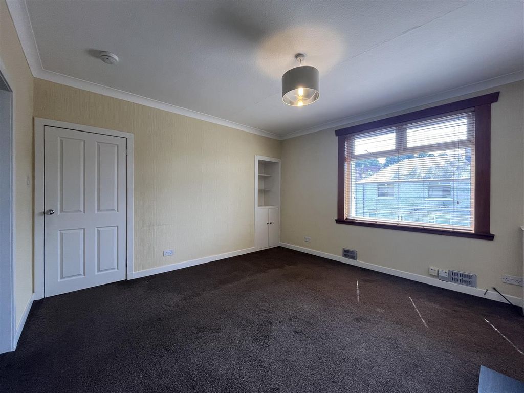 2 bed flat to rentMurray Crescent, Perth PH2 photo 4