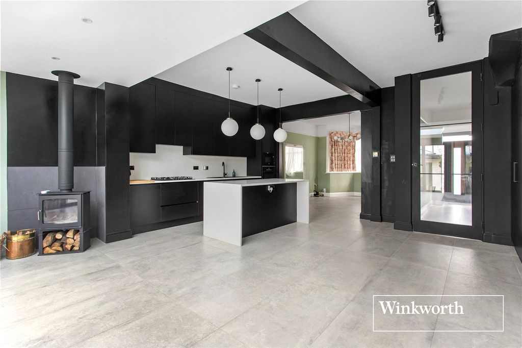 Property photo 2 of 30 Picture No. 15