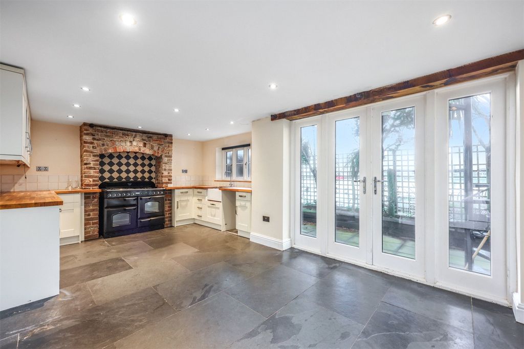 Property photo 2 of 22 Picture No. 16