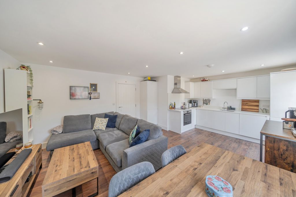 Property photo 2 of 13 1492289-10-6A54d9...