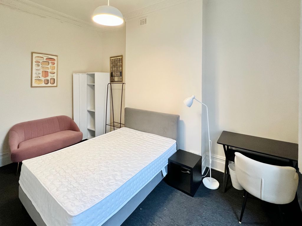 Property photo 3 of 27