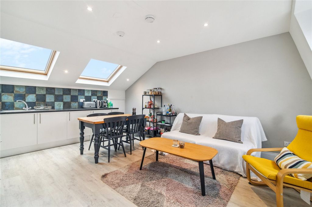 Property photo 1 of 8 Reception/Kitchen