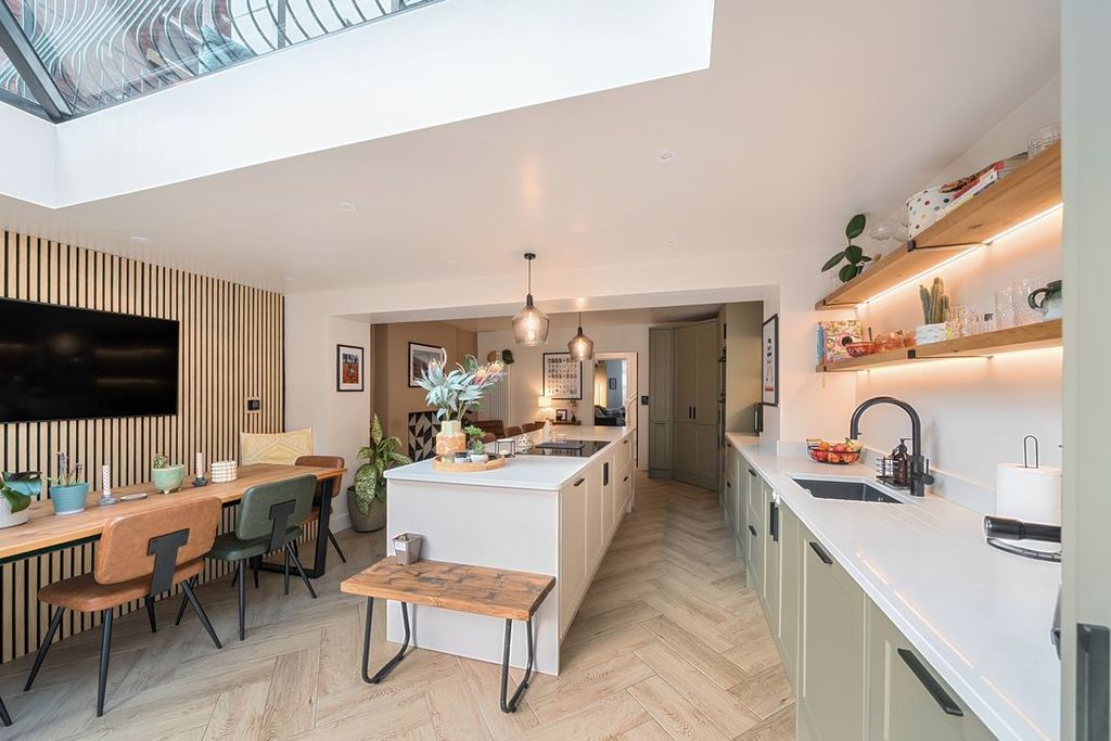 Property photo 2 of 22 138393117691F33A59F969