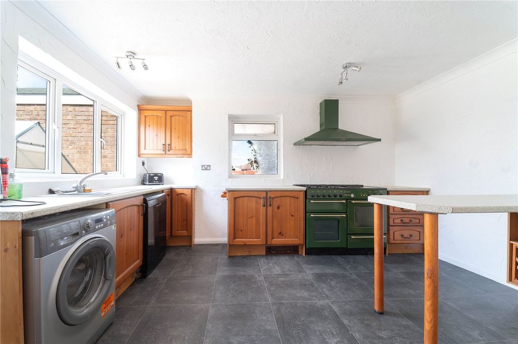 Property photo 3 of 17 Kitchen