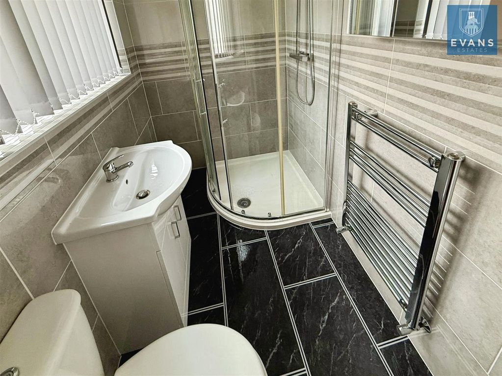Property photo 3 of 14 En Suite