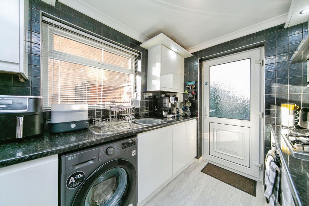 Property photo 3 of 15 Kitchen