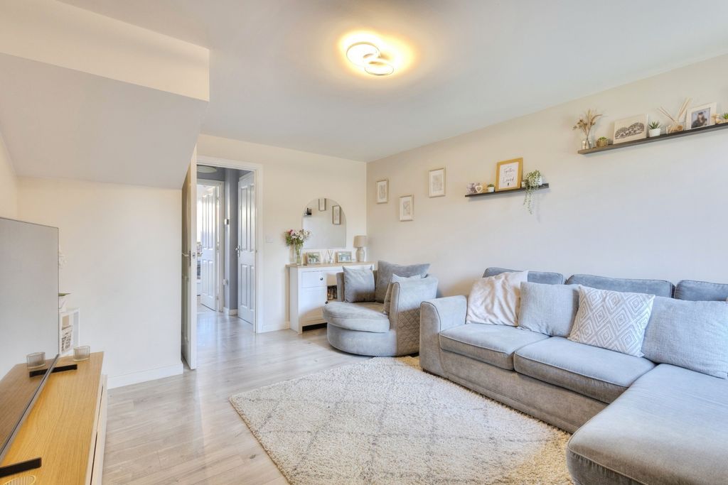 Property photo 2 of 17 Lounge