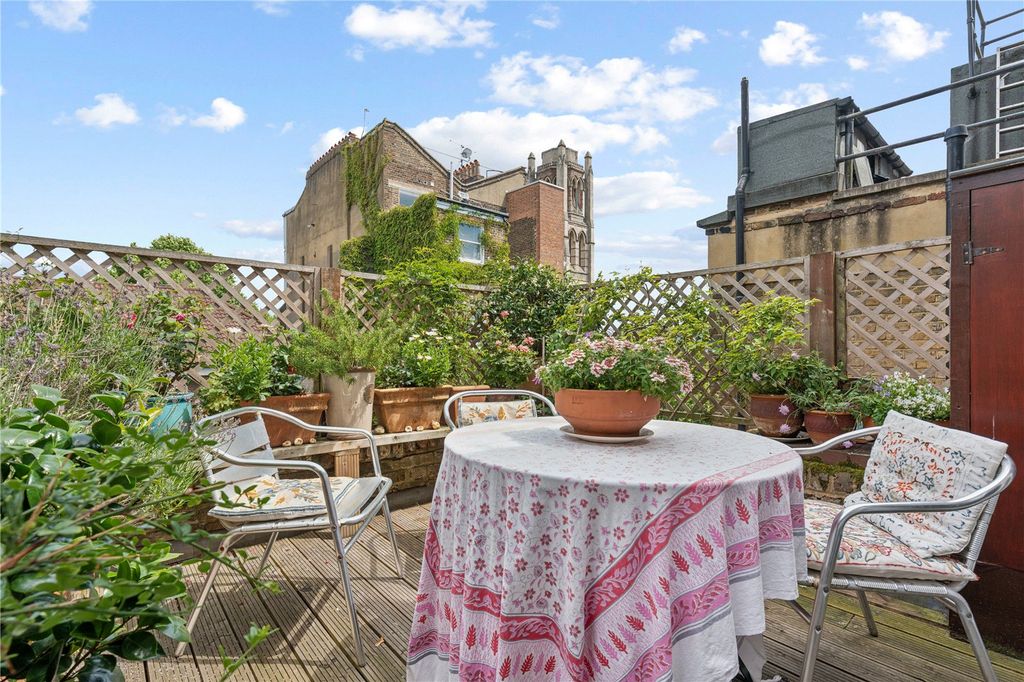 Property photo 1 of 18 Terrace