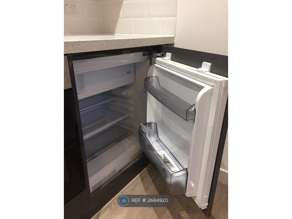 Property photo 3 of 17 Fridge/Freezer