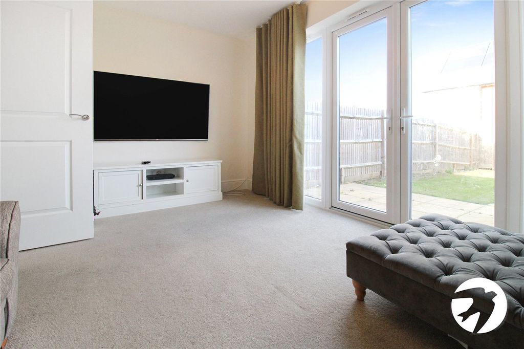 Property photo 3 of 14 Lounge