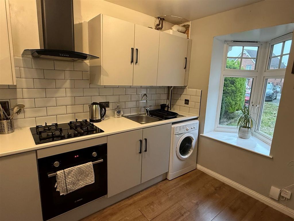 Property photo 2 of 12 Kitchen