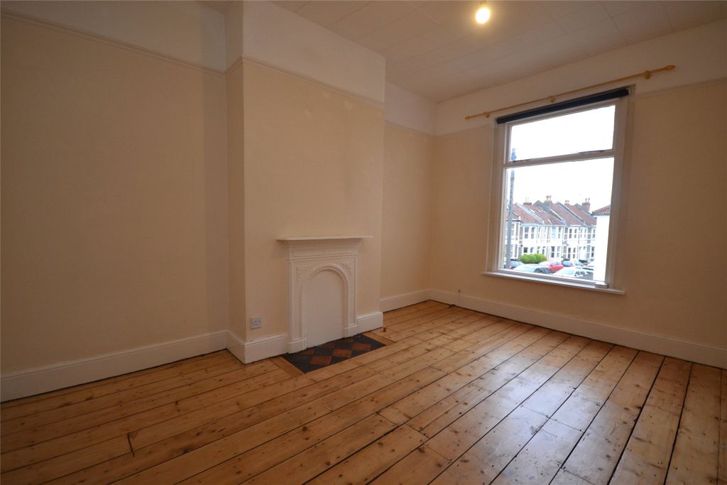 Property photo 2 of 8 Bedroom