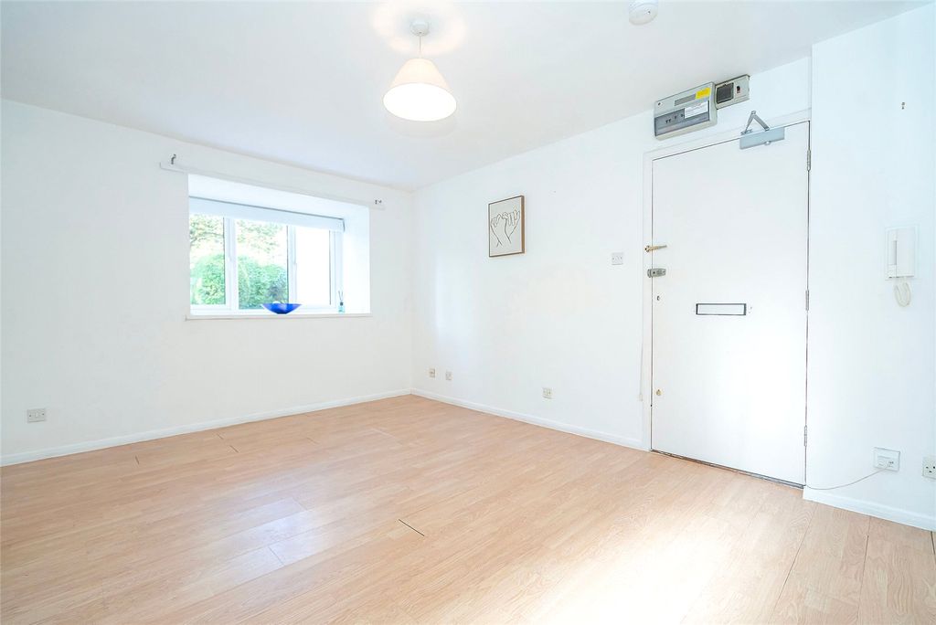 Property photo 2 of 12 Studio B