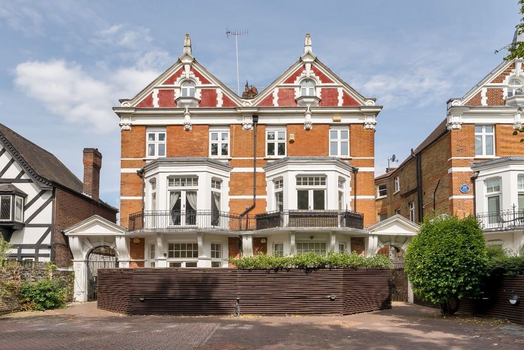 Property photo 1 of 15 2 Bed Flat For Sale Maida Vale, London W9