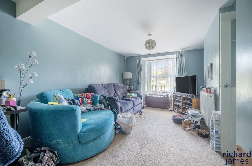 Property photo 3 of 12 Dcb22Fe0-6719-464...