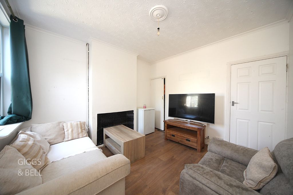 Property photo 2 of 15 5343351