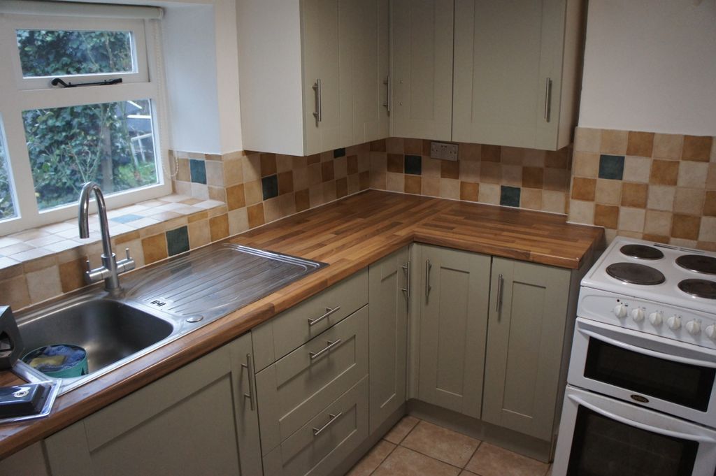 Property photo 2 of 8 Kitchen