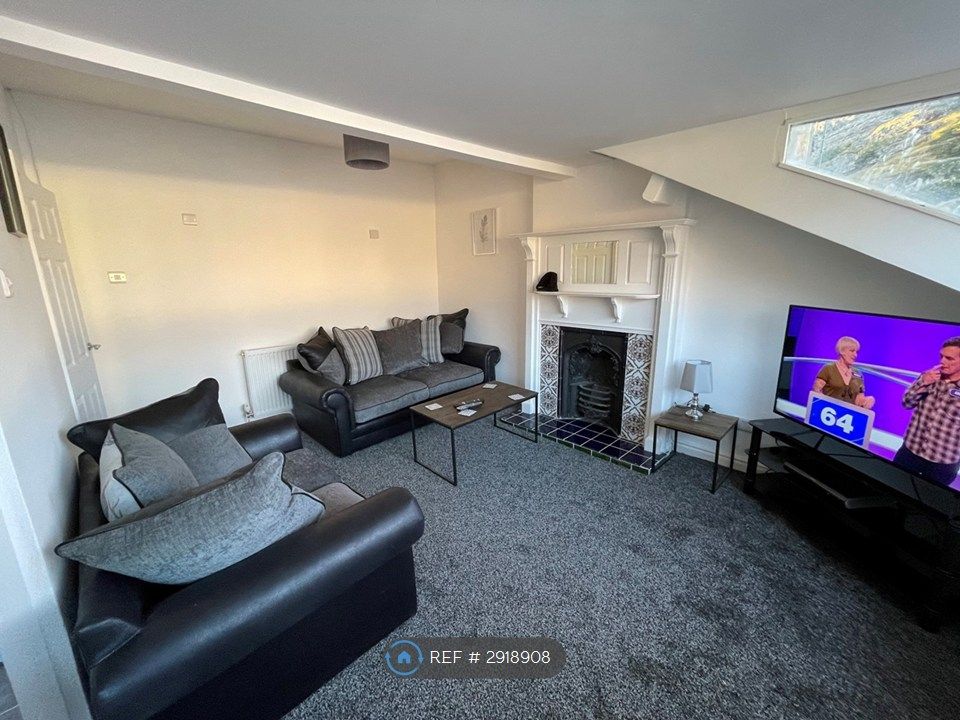 Property photo 1 of 9 Living Room