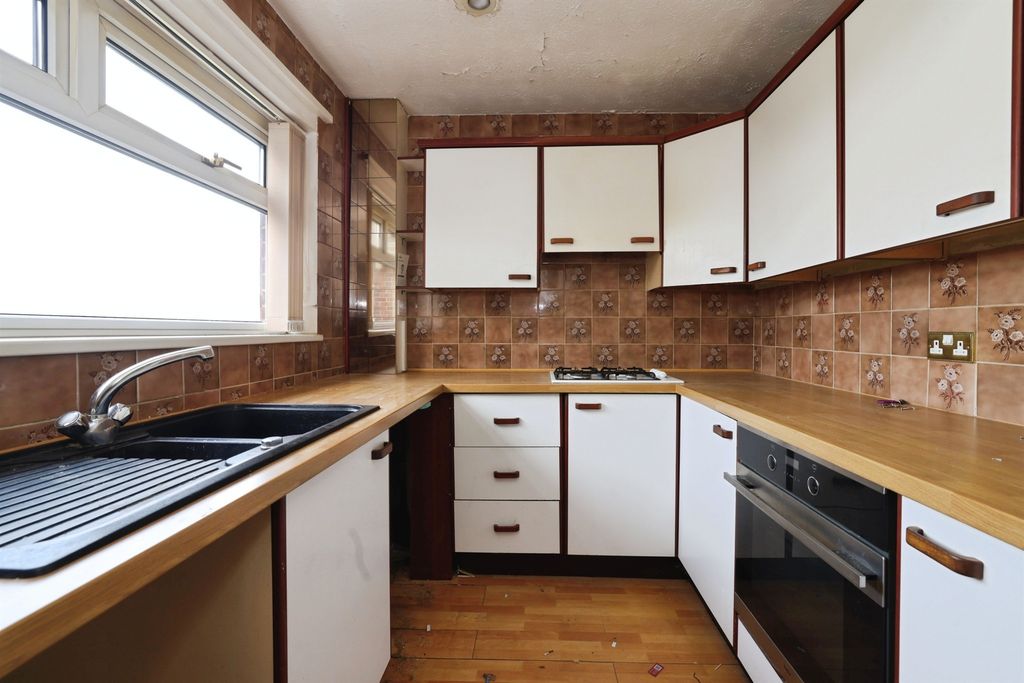 Property photo 2 of 32