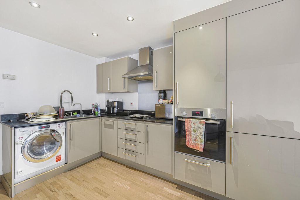 Property photo 3 of 17 Kitchen