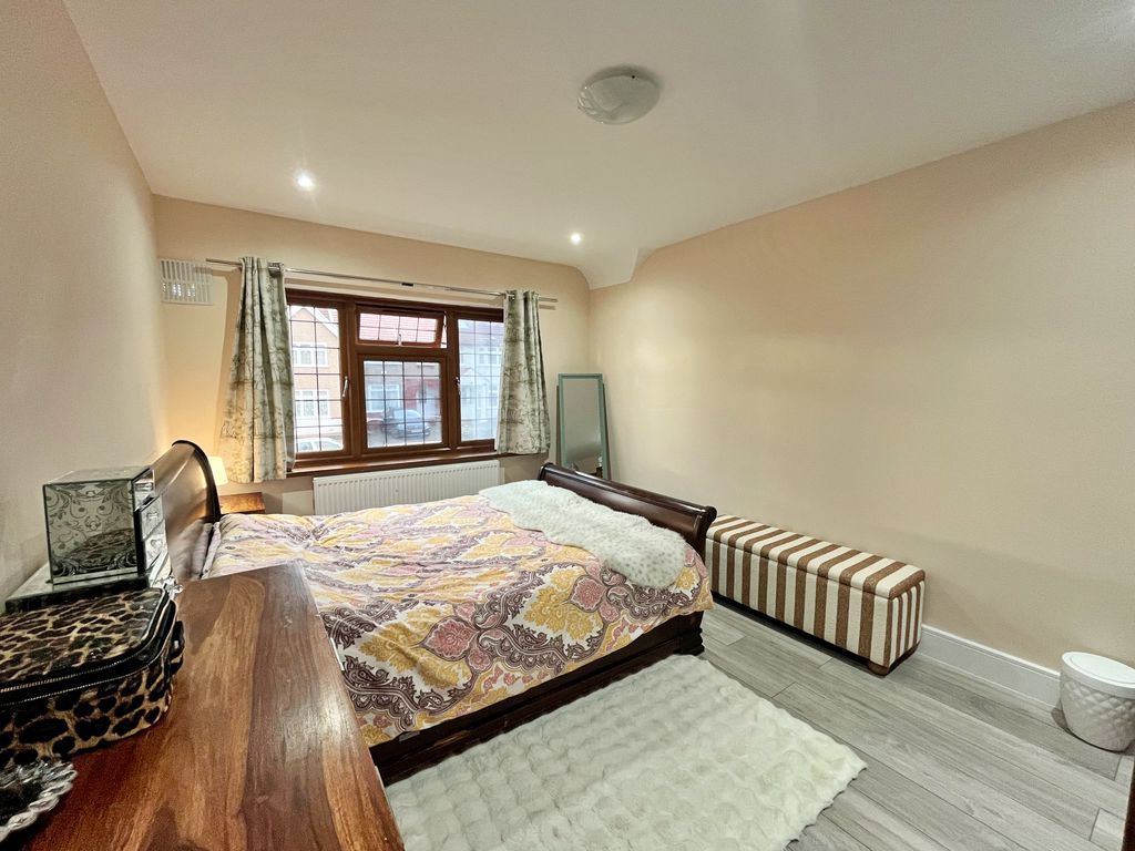Additional image 15 of 4 bed terraced house for saleBurwell Avenue, Greenford UB6