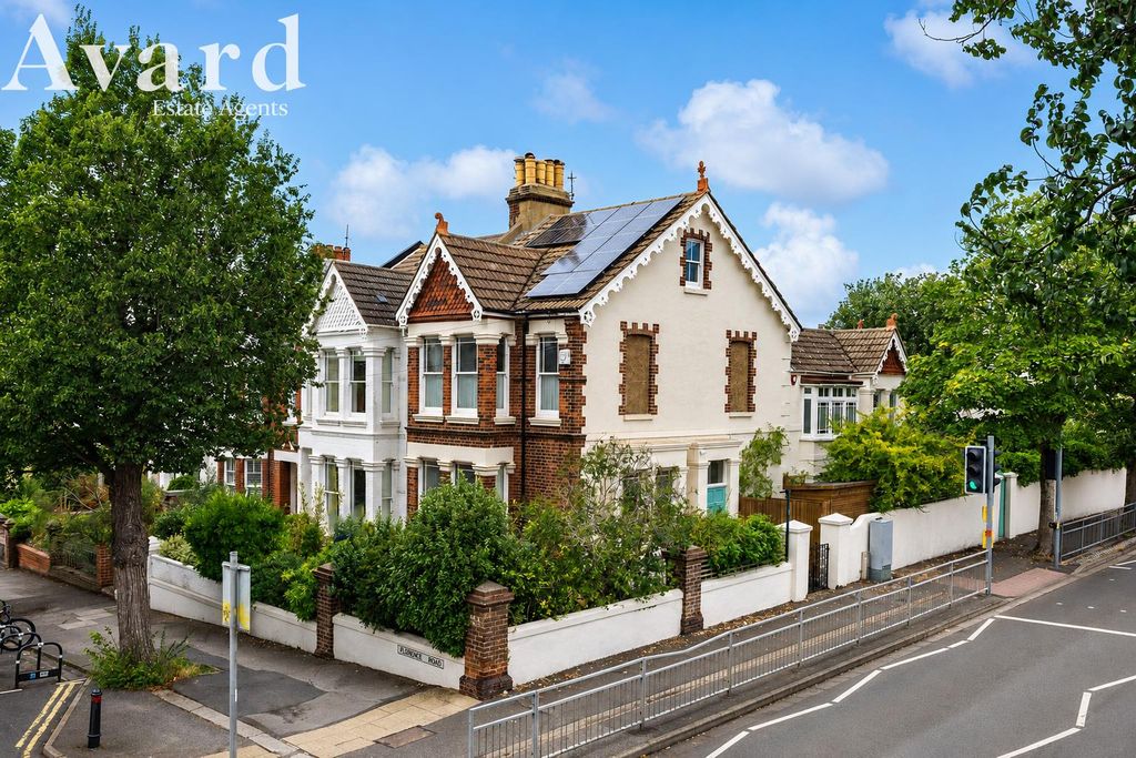 Property photo 1 of 32 121.Png